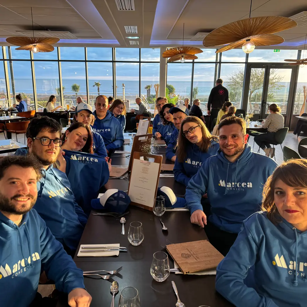 L'équipe Marcea réunie autour d'une table